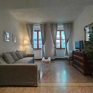 Rosanna House Vernazza